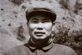 对越作战我军临阵换将内情：王司令镇不住部下，杨得志临危受命图片