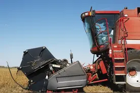 收割机能下高速不让上高速，还遭回怼：没请你们，湖州做法太伤人图片