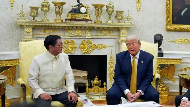 特朗普表态想访华，42辆美国坦克将运往台岛，解放军亮出特殊武器
