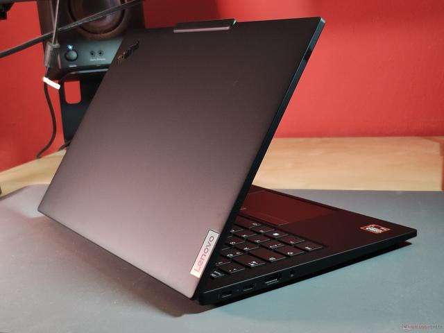 鸮点均衡：ThinkPad T14s AI 2024 锐龙版评测
