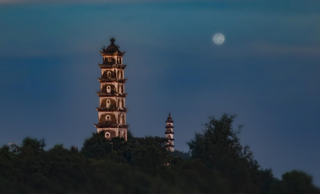 不敢想象周一的午后，走在沱江旁吹风有多舒服~