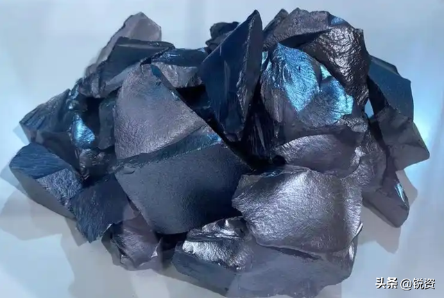 多硅晶产业大洗牌！产品价格腰斩，头部企业营收暴跌超90%