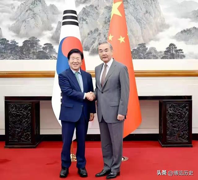 王毅的话说得很重，韩国特使就涉台问题表态，两个字不太令人满意