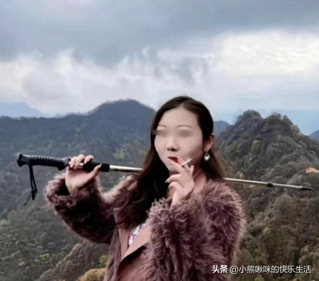 陕西女老师事件持续升温，知情者披露：抽烟穿吊带，私生活混乱！