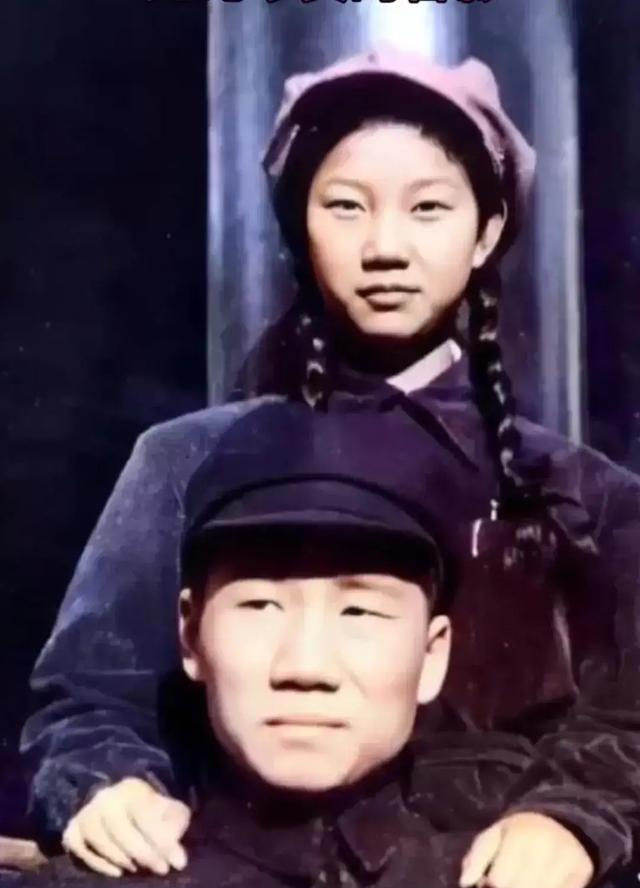 这是刘思齐和毛岸英的真实合影，并非演员扮演，货真价实的照片
