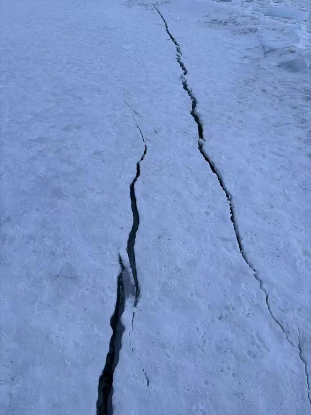 贝加尔湖的冰面悲剧，皆因游客的贪心失大。