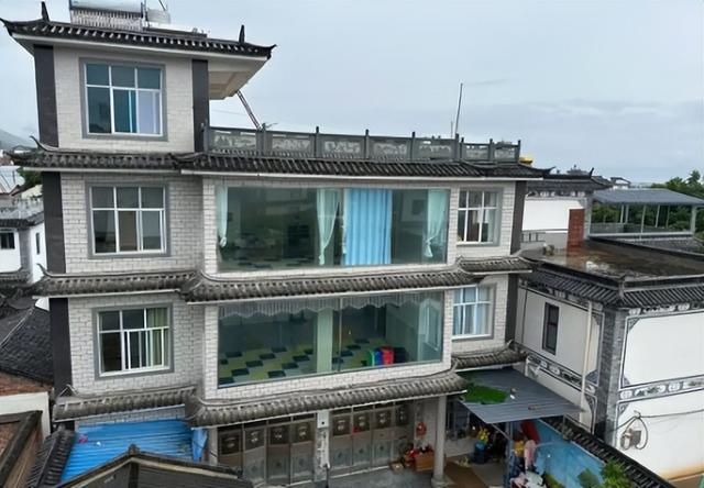 大理失踪男孩确认死亡！定位器比孩子先丢，生前最后露面照藏猫腻