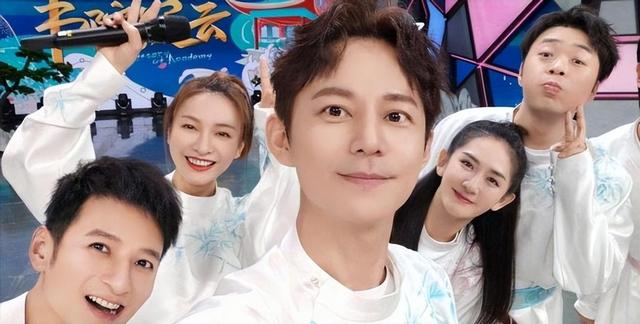 从主持人到"精神病"，49岁无妻无子的李维嘉，给不婚人士提了个醒