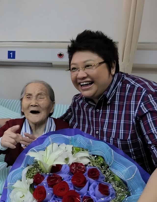 贪污上亿、假慈善？被实名举报的韩红	，如今还是没有等来一声道歉