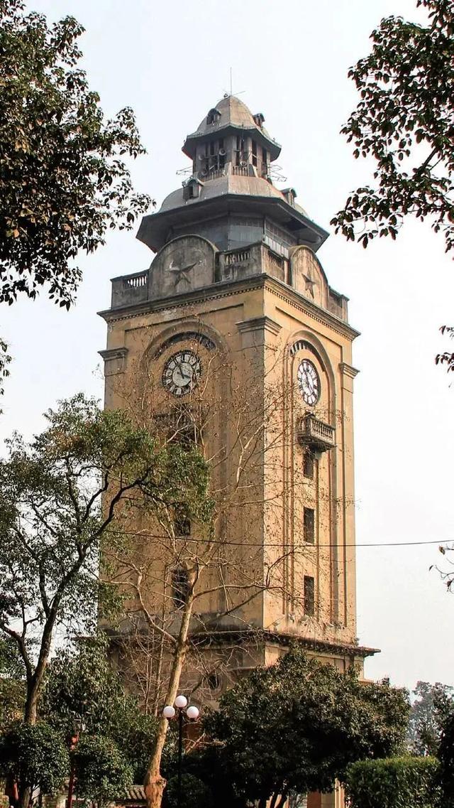 重庆公园史，一部重庆城市从封闭走向开放的鲜活记录