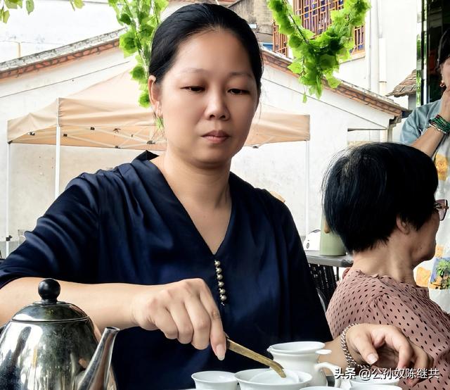 月港古街堤畔，听涛轩用餐：八方食客皆欣赏，小楼小院快乐悠长…