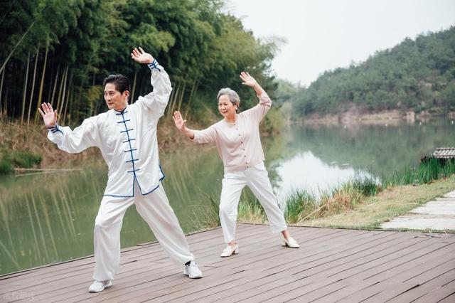 研究发现：那些长期打太极的老人，到65岁以后，很多都变成了这样