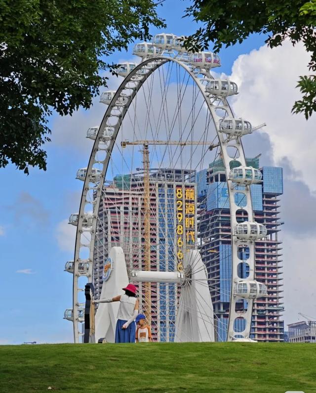 漫步前海：邂逅花海、踏浪听风，在摩天轮下收藏一城浪漫