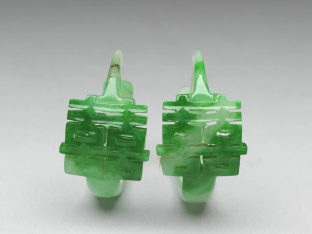 糟糕，是心动的感觉！又被故宫里的翡翠耳环种草了！