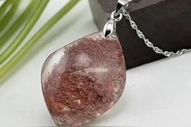 真假红幽灵水晶：揭开“红色幻影”的神秘面纱图片