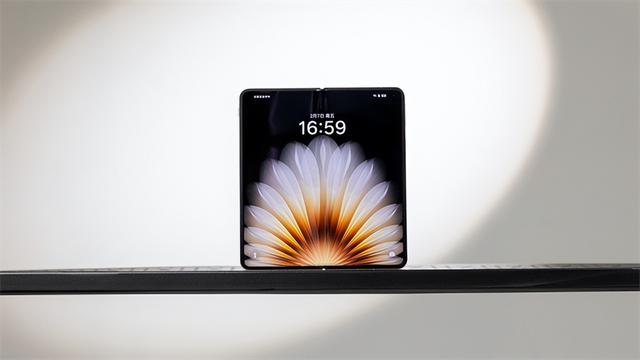 2025大折叠盘点：轻薄+大而全路线 OPPO Find N5封神