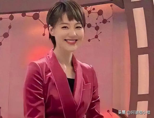 讨好大佬，陪睡上位，遭央视“开除”	，她身上的标签哪个才是真的