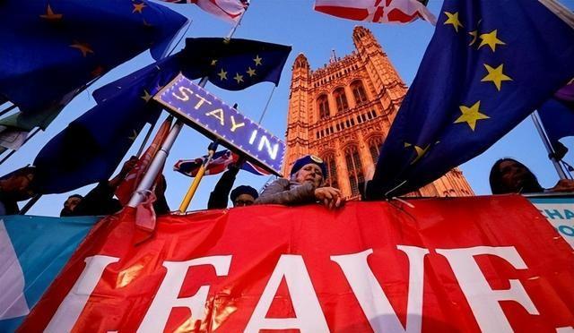 又让张召忠说中了？东拼西凑550亿建的2艘航母，如今彻底成为累赘