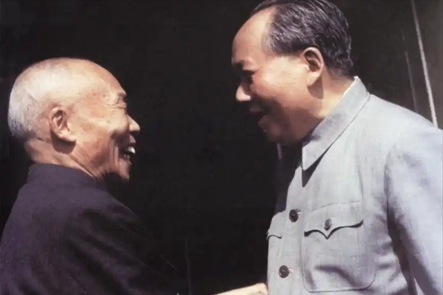 1965年，毛主席宴请刚回国的李宗仁，问：你知道我靠什么吃饭吗？