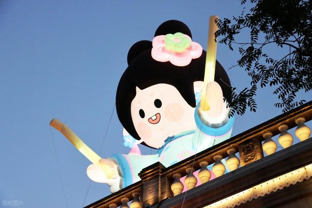 太原钟楼街各式卡通雕塑惹人爱