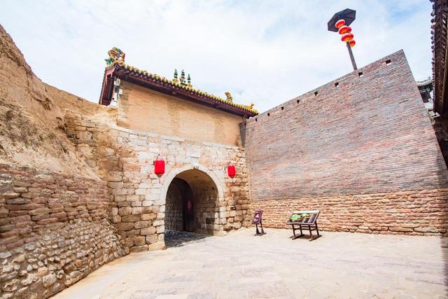 比平遥人少，比阆中低调，城墙环绕的晋商古城，真后悔没早点去