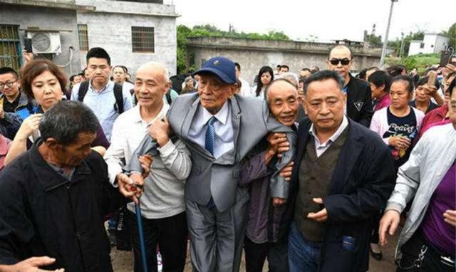 1992年，台湾老兵回湖南探亲却找不到家，村民：你家人都没了