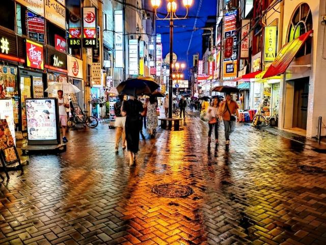 广东和日本都是1.2亿人，日本创造4.77万亿GDP，广东却令人意外