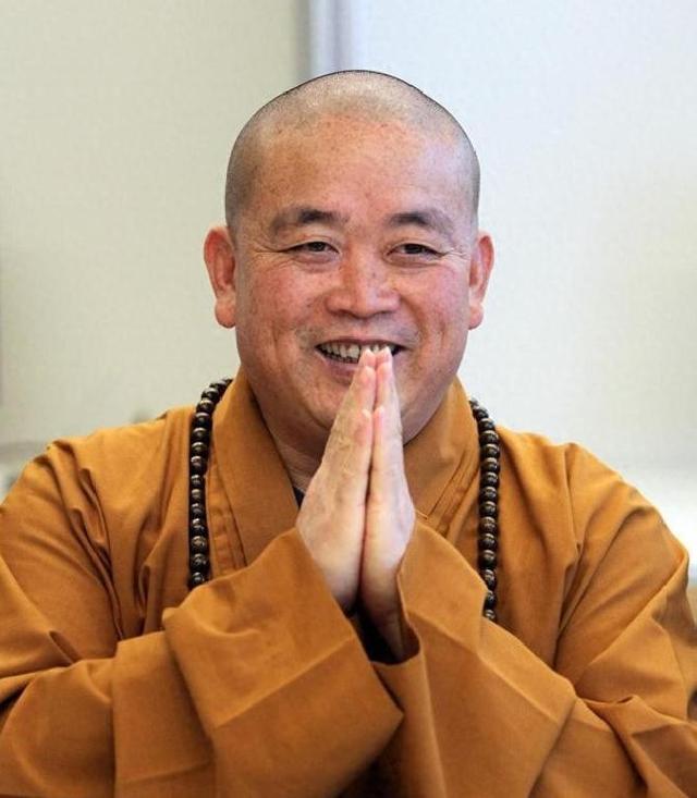 释永信与师姐释永梅合影曝光！22年前，她胸前挂着当时最时尚手机