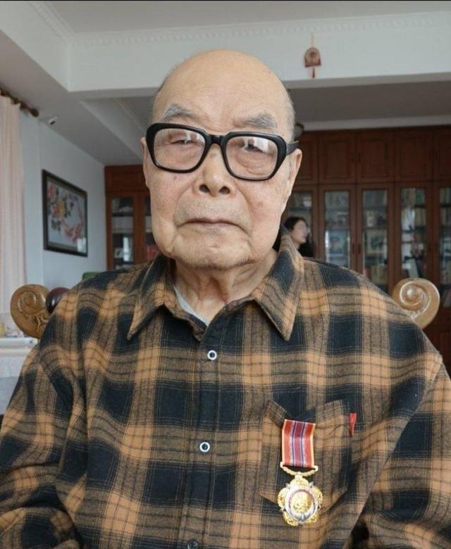 至今健在的开国将帅只剩一位，已经102岁高龄，身体依旧健朗