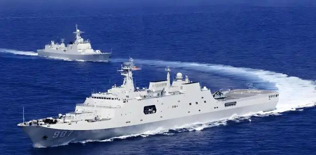 越南继续搞事情？出稀土新规后，越军舰穿台海，对华示威对美示好