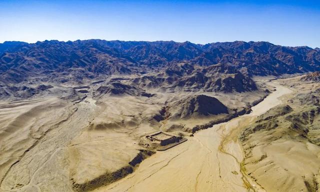 高铁直达！48小时玩转冬日磴口，观流凌、渡·阴山、冲沙漠，欢乐不停歇~~~