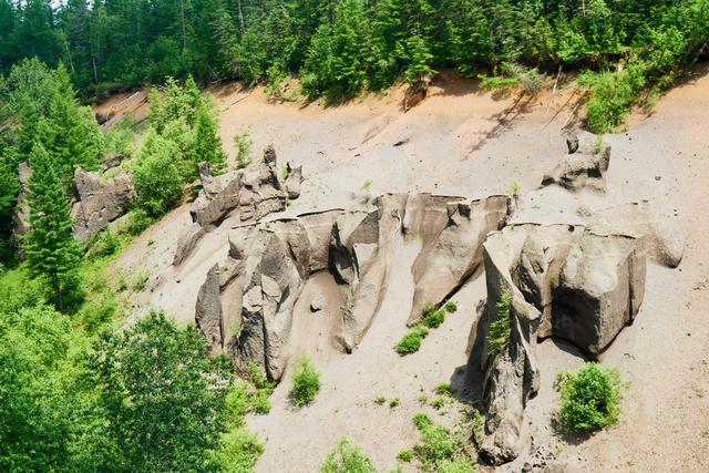 长白山聚龙火山石林，穿越火山峡谷，探秘地球亿万年的尘封记忆