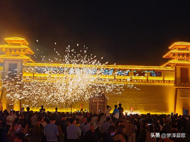 铁火映山河 中俄共华章 云梦国庆夜空中绽放文明对话