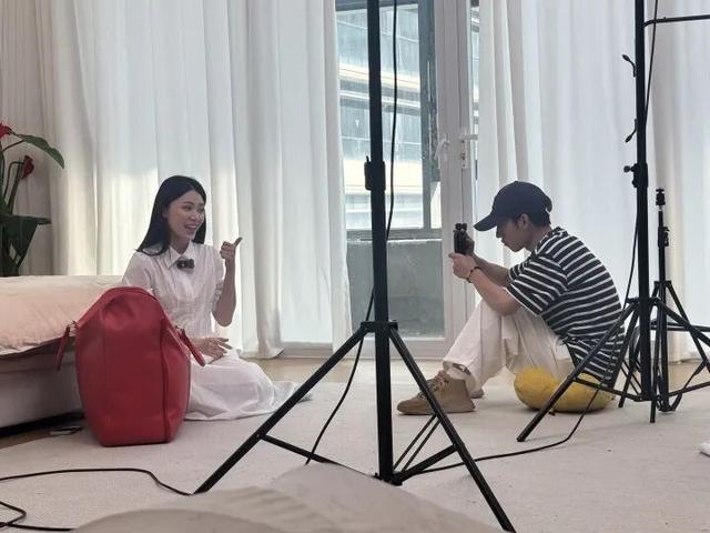 60秒报价超25万，40万粉AI短剧女主“桃子”贵过千万粉网红 | AI来了，还有人拍真人短剧吗？