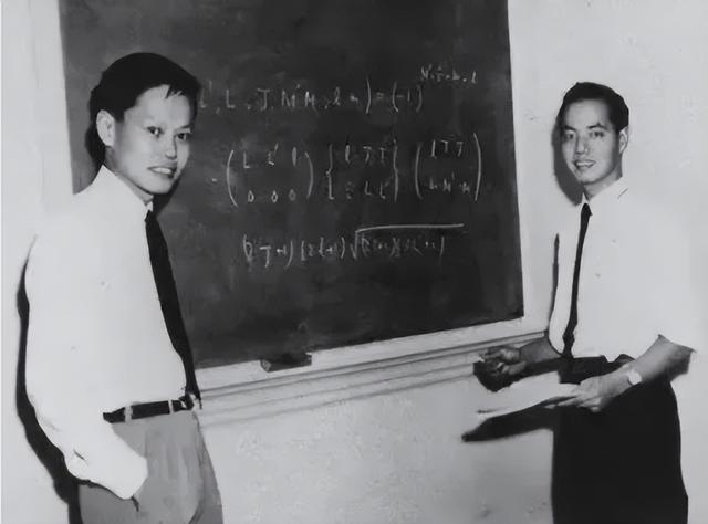 杨振宁刚去世，翁帆终于发声，字字催泪，清华大学吊唁堂细节感人