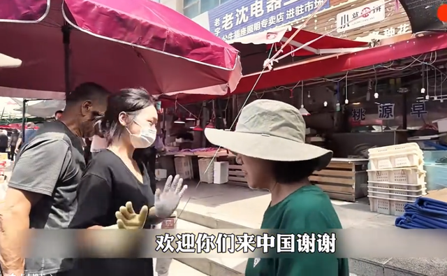 韩国厅长带老婆游中国，坐车差点和司机干起来，只因18块钱打车费