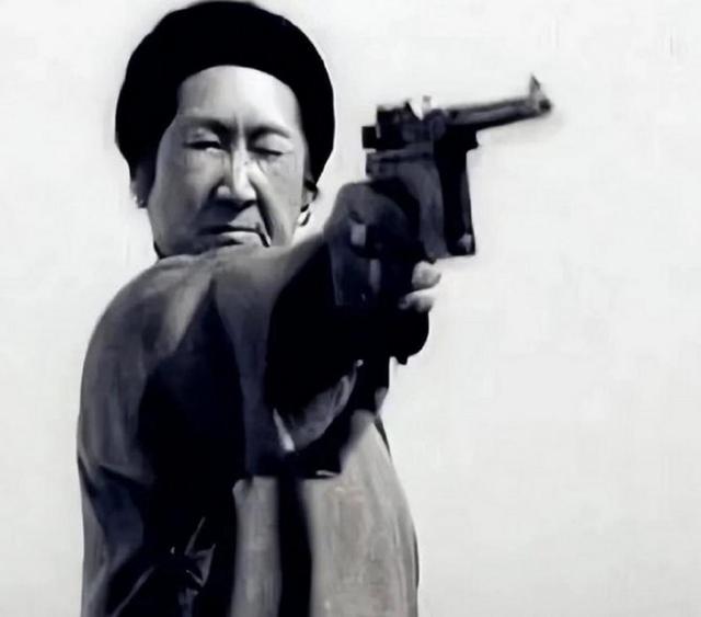 1950年蒋介石姐姐被判死刑，周总理求情无果：原来她还有另一身份