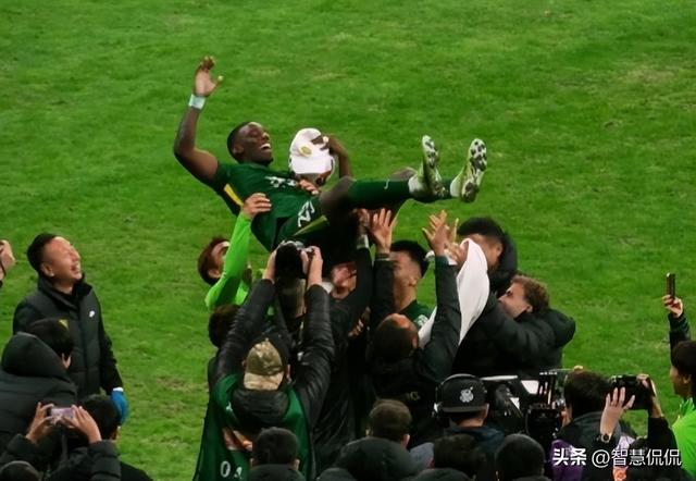 今日12月9日凌晨，中超传来邵佳一、北京国安、法比奥消息