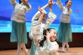 民乐、舞蹈、戏剧、合唱、啦啦操……各类学生表演，精彩纷呈！图片