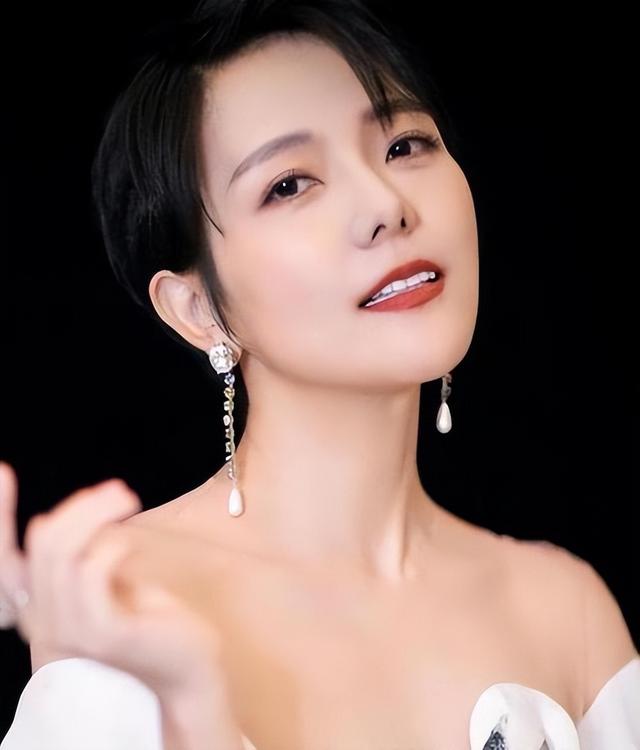 钱再多有什么用？被紧急送医院的汪涵老婆，给所有40岁女性提了醒
