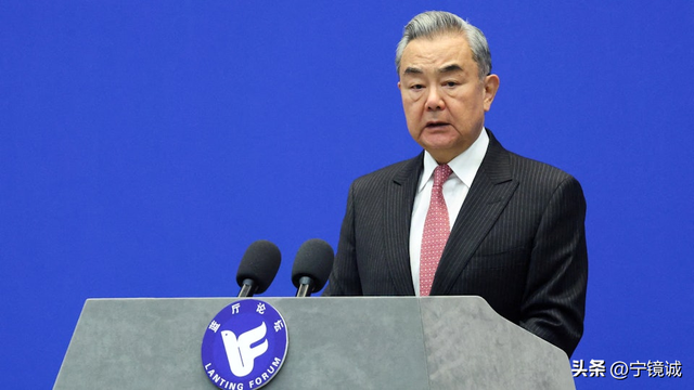 中国又获3国力挺，王毅罕见4字评价高市：日本右翼仍担心一事