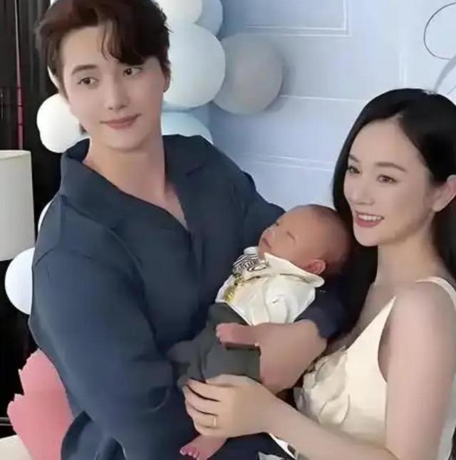 张檬哺乳期海边度假不穿内衣，胸部下垂明显，背后原因让人共情