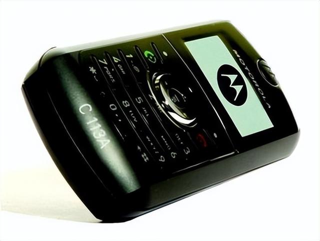通信历史连载842-世界第一部穷人买的起的手机Moto C113a-2005年