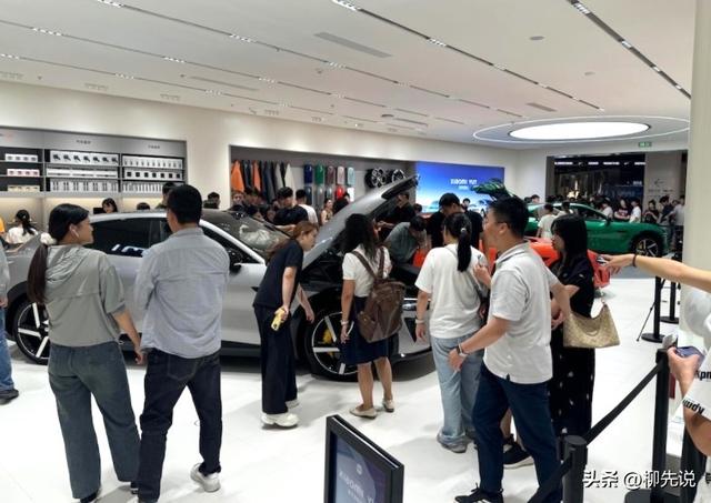 2025中国手机重大转折：时隔四年时间，榜首位置又迎来了老面孔