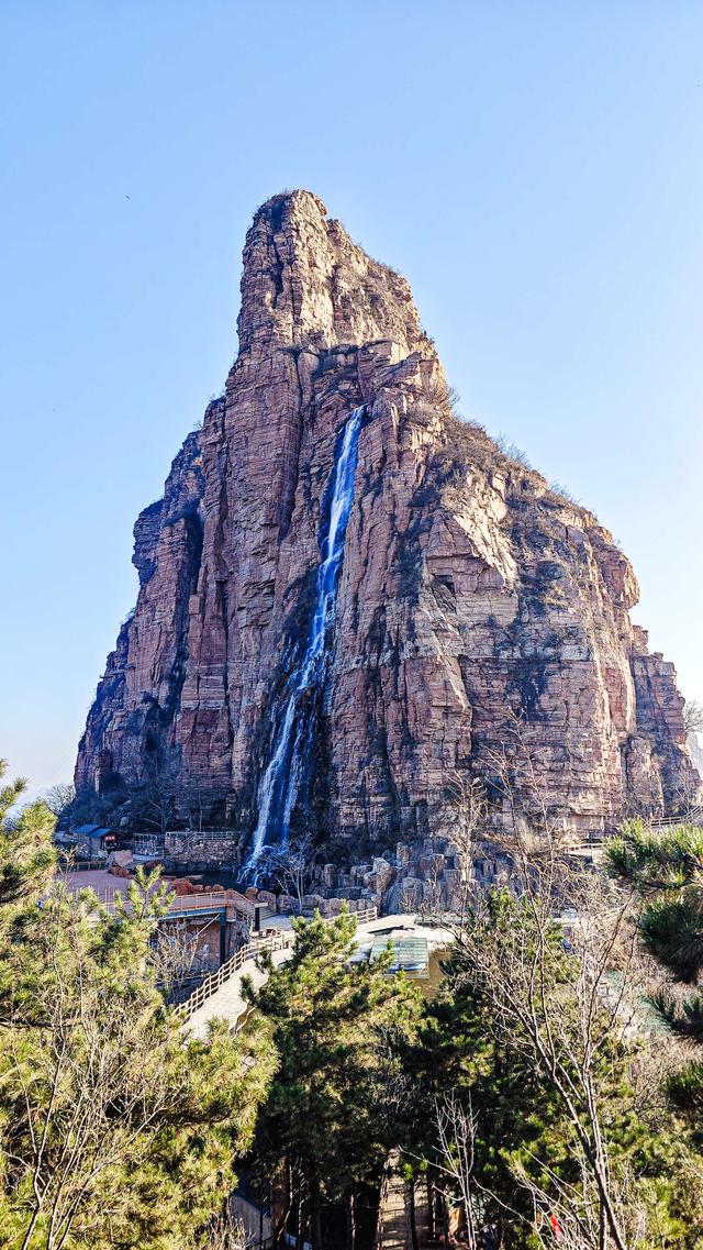 游东太行，望群山 ，感悟‘云海翻腾走龙蛇，绝壁生辉见奇峰’