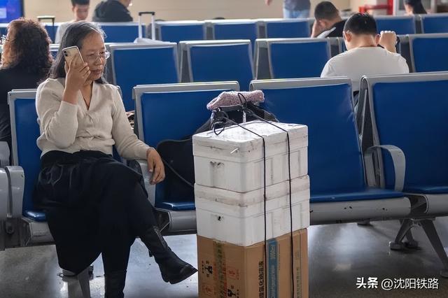 火车站安检仪满屏“橙色旅行团”，它们要去哪？