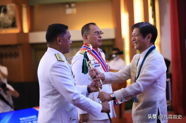 菲国乱了，最后一刻，菲军总参谋长压下政变，马科斯保住总统宝座