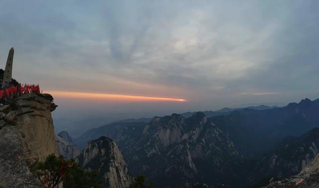 去了一趟华山旅游,发了朋友圈,以为有人点赞,结果尴尬了!