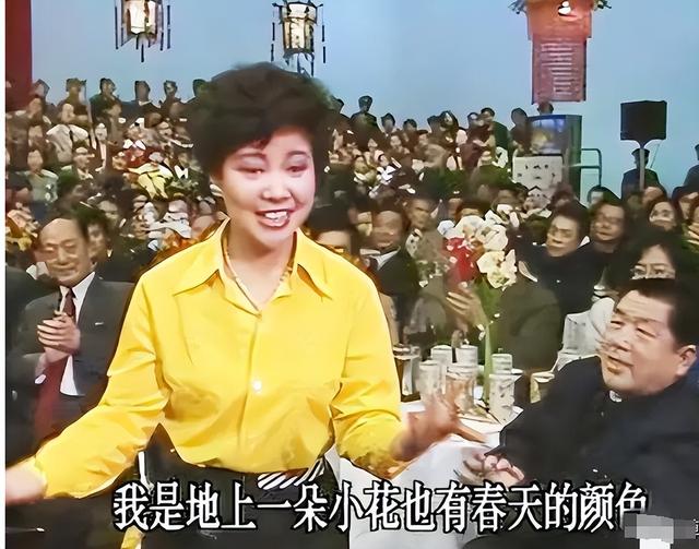62岁毛阿敏与63岁董文华罕见同框！一个豪门守寡，一个风采依旧