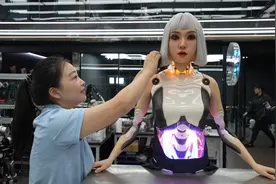 人形机器人来啦⑥人形机器人开始进厂了 啥时候进入家庭？图片